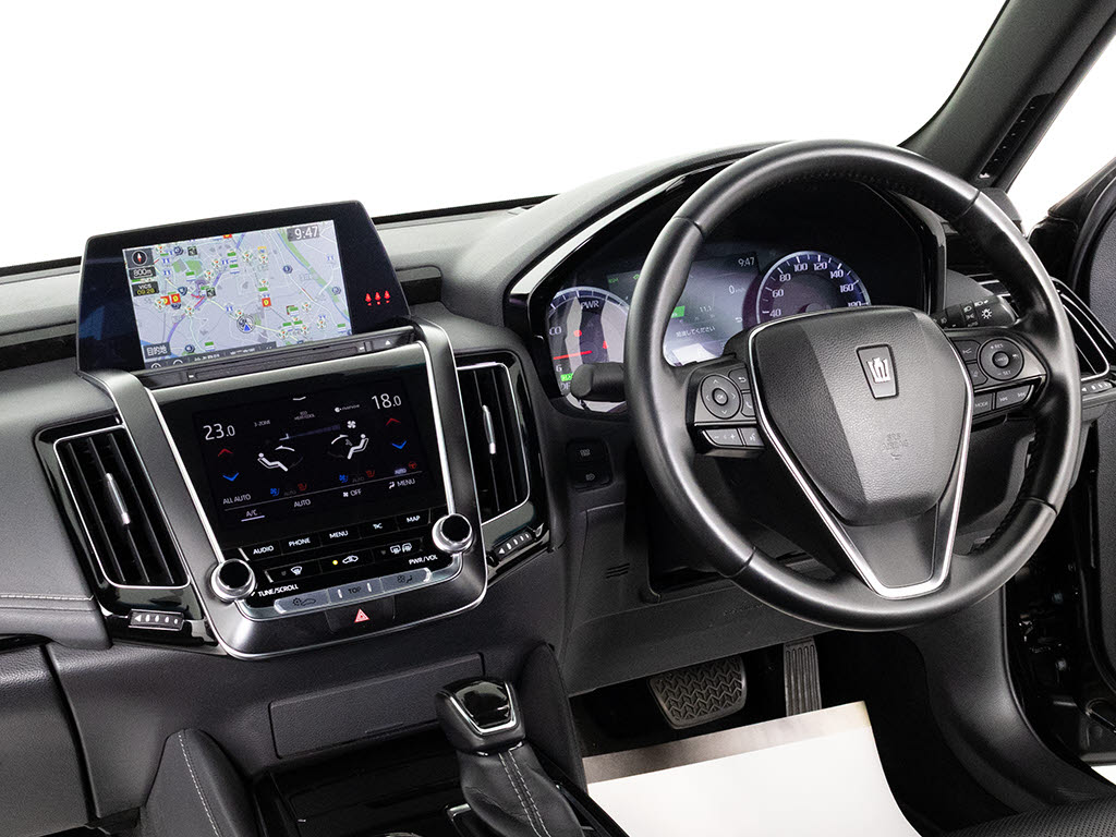 使いやすさや安全性を追求したステアリング
周り！高級車ゆえにスイッチ類が多いのも特
徴ですね！考え尽くされた配置ですぐに使い
こなす事が出来ますのでご安心下さい！是非
、体感してみて下さい！！