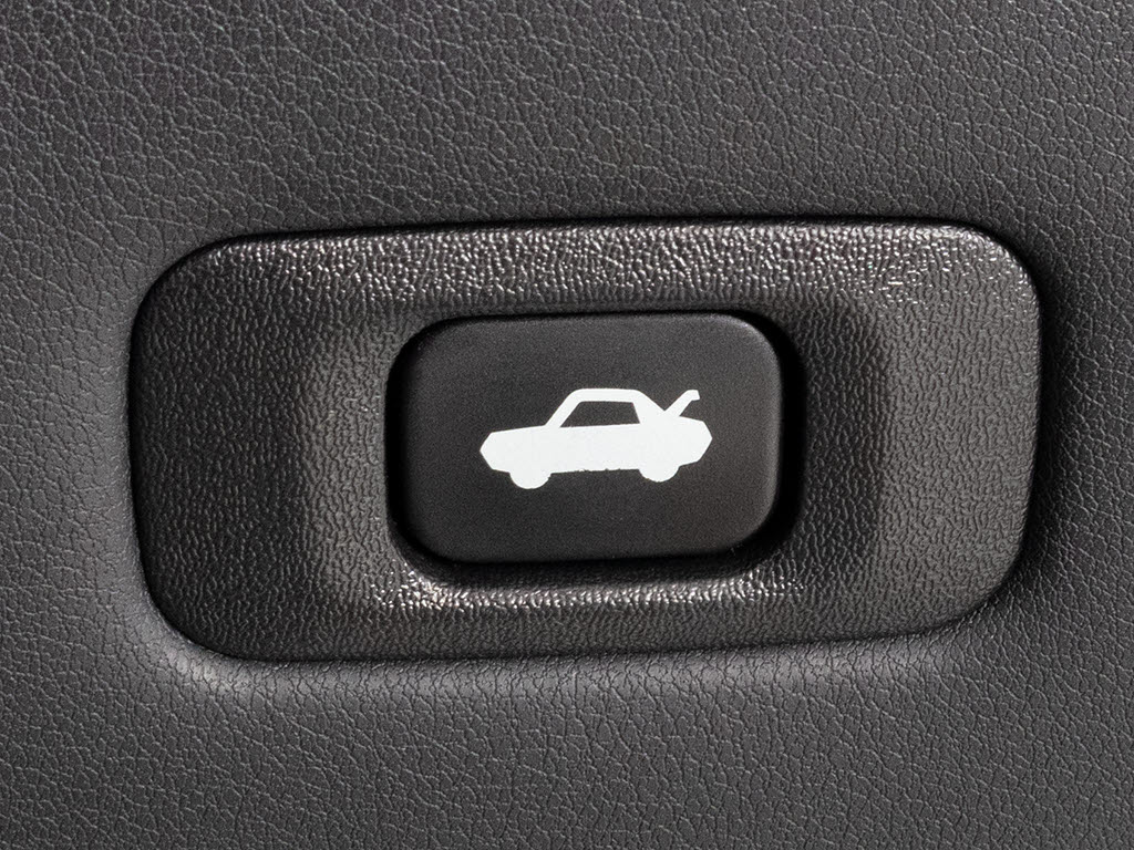 ボタン一つでトランクオープンが可能！車内
から操作できる為、非常に便利な装備の一つ
となります！