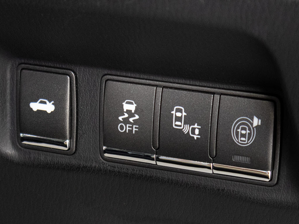 ★使いやすさや安全性を追求したステアリン
グ周り！高級車ゆえにスイッチ類が多いのも
特徴ですね！考え尽くされた配置ですぐに使
いこなす事が出来ますのでご安心下さい！是
非、体感してみて下さい！！