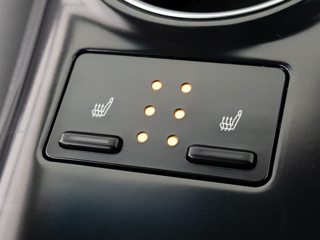 シートヒーターを装備しています！高級車な
らではの装備です！シートが暖まりますので
、寒い冬場も快適にご乗車頂けます！腰にも
優しい！お子様や女性にも嬉しい装備ですね
！！