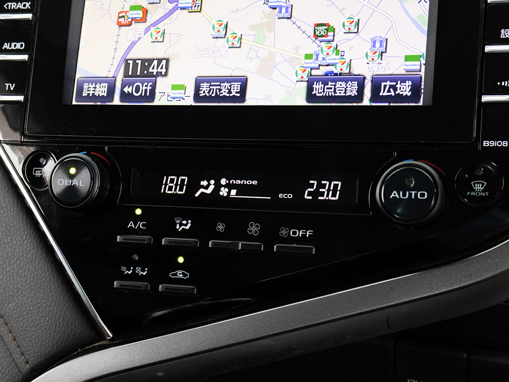 ★使いやすさや安全性を追求したステアリン
グ周り！高級車ゆえにスイッチ類が多いのも
特徴ですね！考え尽くされた配置ですぐに使
いこなす事が出来ますのでご安心下さい！是
非、体感してみて下さい！！