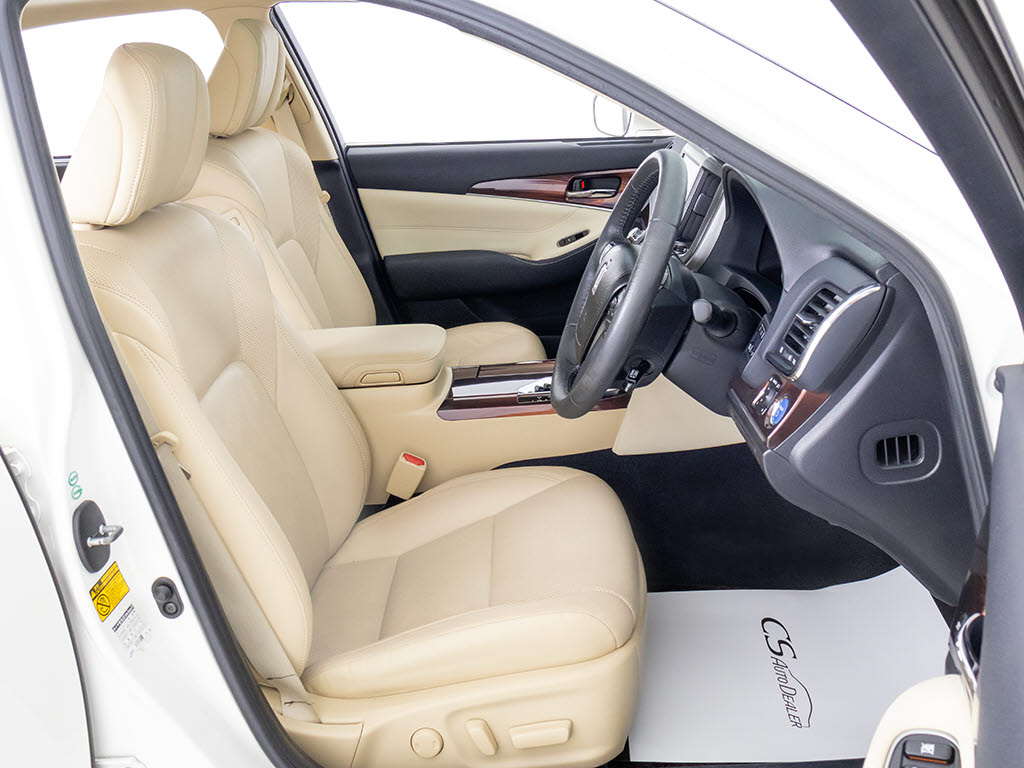 快適エアシート＆シートヒーターを装備して
います！高級車ならではの装備です！シート
が暖まる機能！シートから冷風が出る機能！
どちらも付いています！！寒い冬も、暑い夏
も快適にご乗車頂けます！！