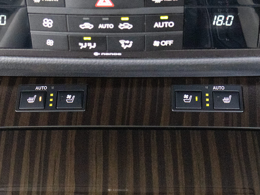 エアシート＆シートヒーターを完備しており
ますのでオールシーズン快適にご乗車頂けま
す。