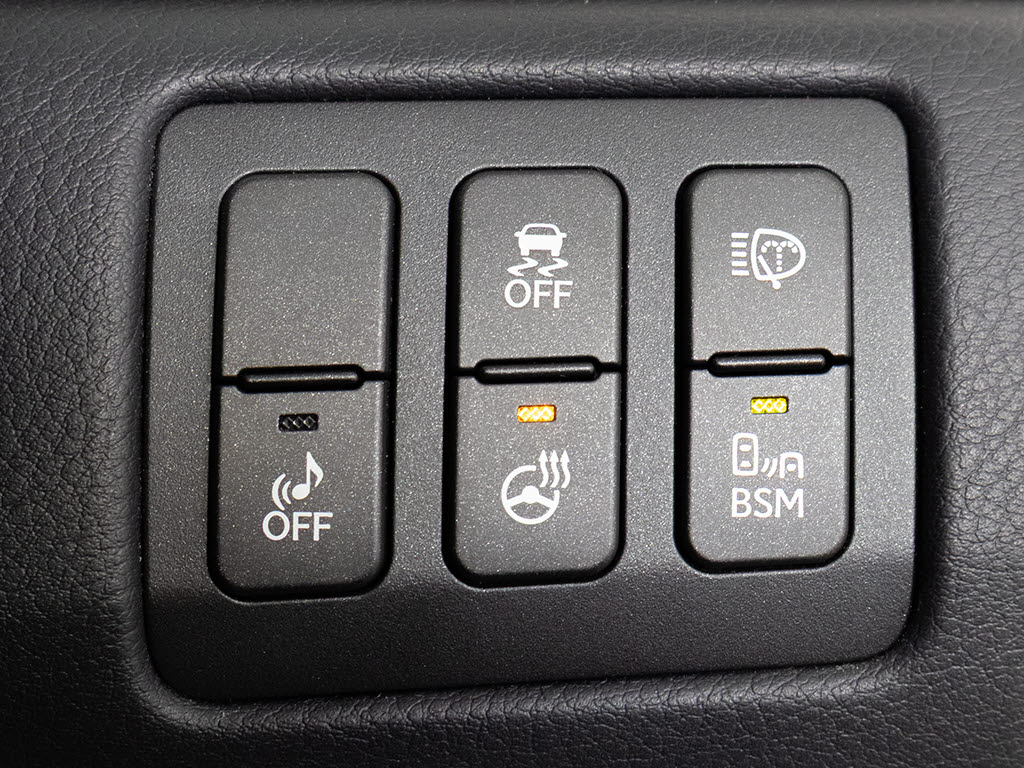 ★使いやすさや安全性を追求したステアリン
グ周り！高級車ゆえにスイッチ類が多いのも
特徴ですね！考え尽くされた配置ですぐに使
いこなす事が出来ますのでご安心下さい！是
非、体感してみて下さい！！