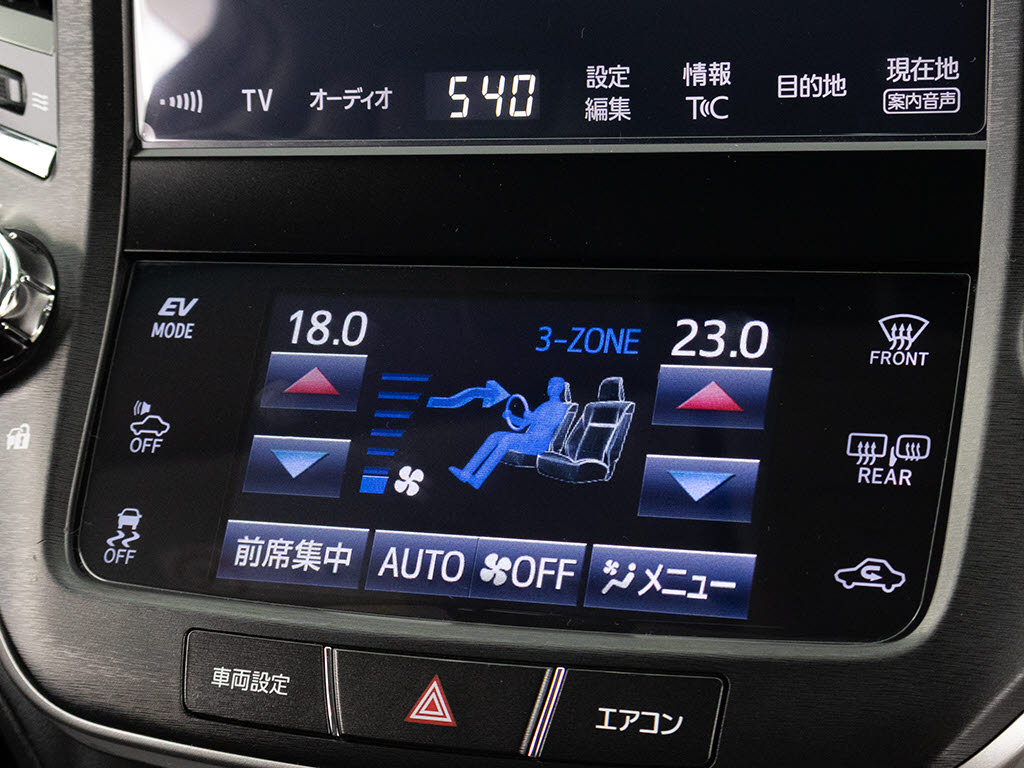 使いやすさや安全性を追求したステアリング
周り！高級車ゆえにスイッチ類が多いのも特
徴ですね！考え尽くされた配置ですぐに使い
こなす事が出来ますのでご安心下さい！是非
、体感してみて下さい！！