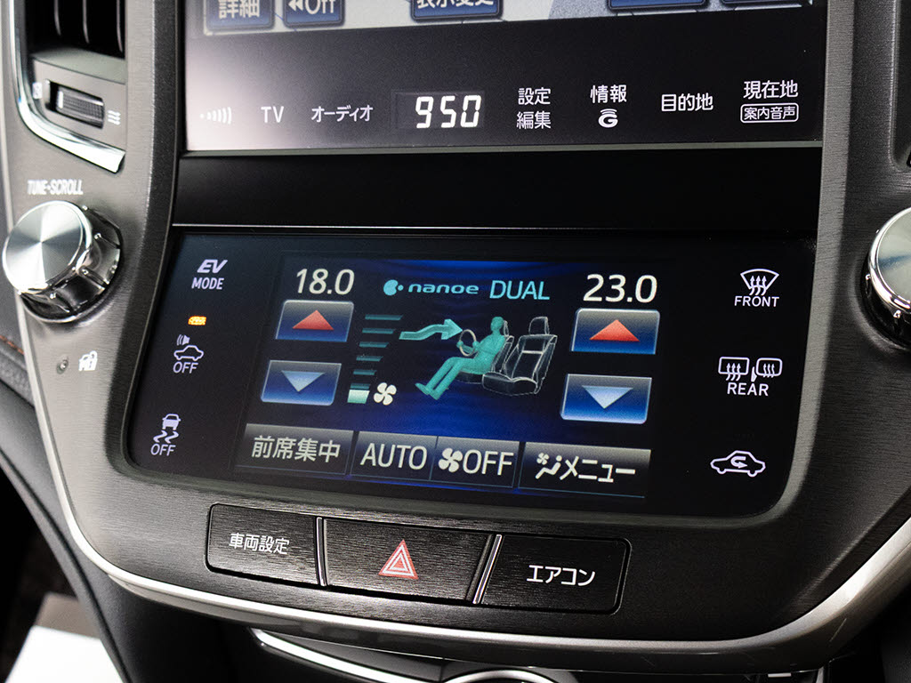 使いやすさや安全性を追求したステアリング
周り！高級車ゆえにスイッチ類が多いのも特
徴ですね！考え尽くされた配置ですぐに使い
こなす事が出来ますのでご安心下さい！是非
、体感してみて下さい！！