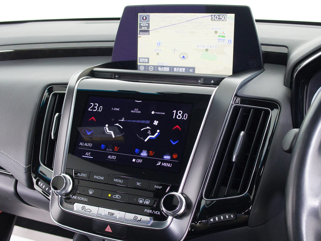使いやすさや安全性を追求したステアリング
周り！高級車ゆえにスイッチ類が多いのも特
徴ですね！考え尽くされた配置ですぐに使い
こなす事が出来ますのでご安心下さい！是非
、体感してみて下さい！！