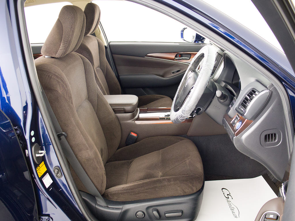 ★シートヒーターを装備しています！高級車
ならではの装備です！