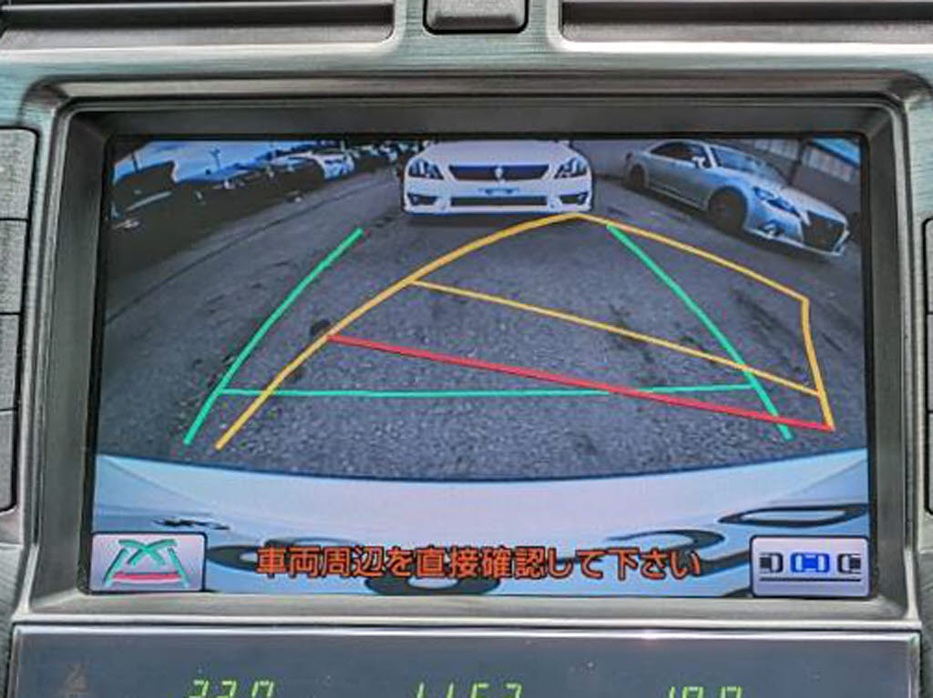 カラーバックカメラが付いています！バック
にギアを入れると、後方視界が自動的にマル
チ画面に映し出されます！夜も明るく見えま
すので、すごく便利！！一度使うとカメラ無
しには乗りたくない程！