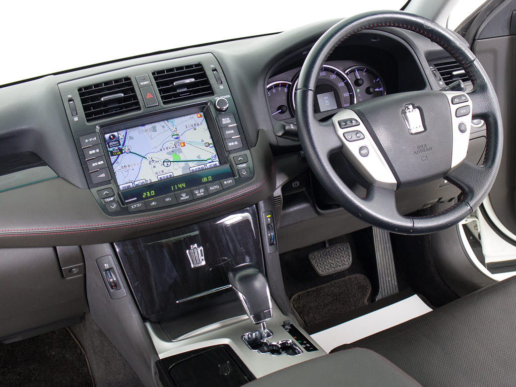 使いやすさや安全性を追求したステアリング
周り！高級車ゆえにスイッチ類が多いのも特
徴ですね！考え尽くされた配置ですぐに使い
こなす事が出来ますのでご安心下さい！是非
、体感してみて下さい！！