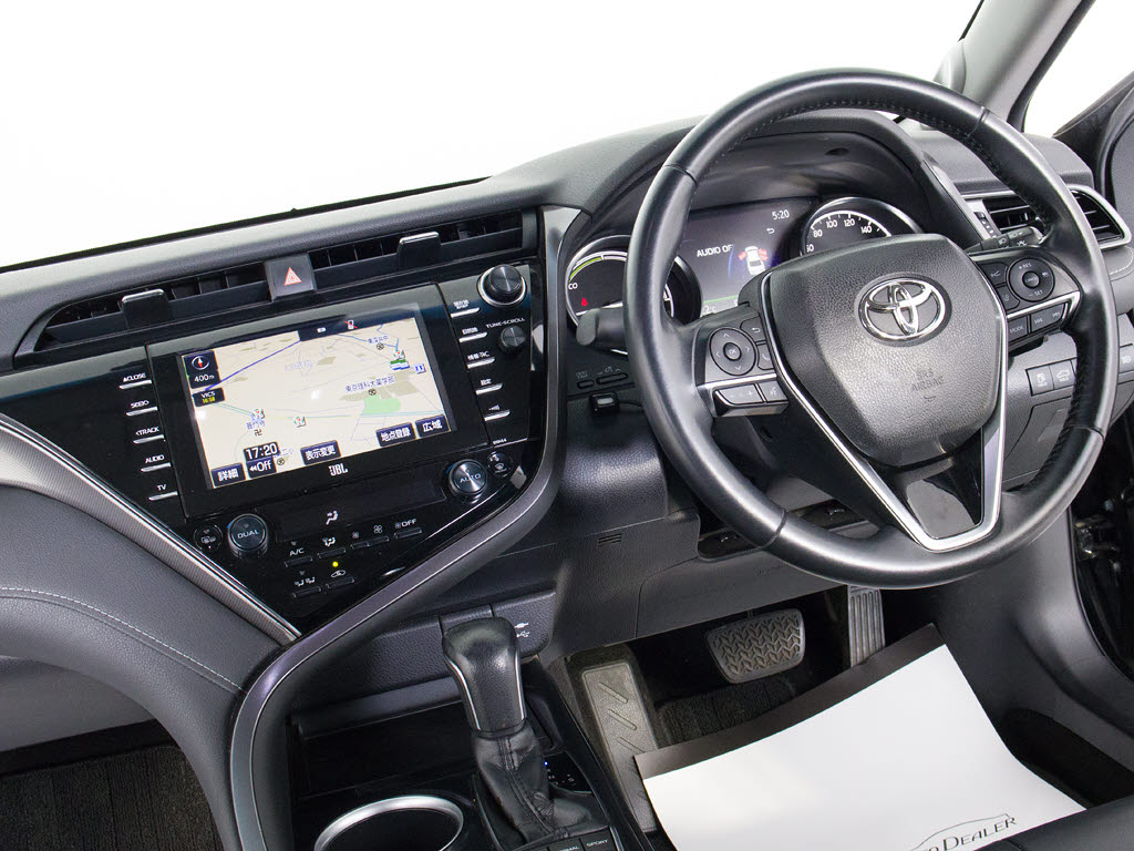 ★使いやすさや安全性を追求したステアリン
グ周り！高級車ゆえにスイッチ類が多いのも
特徴ですね！考え尽くされた配置ですぐに使
いこなす事が出来ますのでご安心下さい！是
非、体感してみて下さい！！