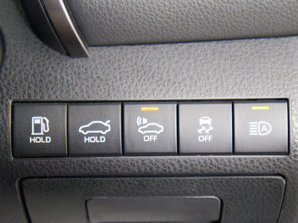 ★使いやすさや安全性を追求したステアリン
グ周り！高級車ゆえにスイッチ類が多いのも
特徴ですね！考え尽くされた配置ですぐに使
いこなす事が出来ますのでご安心下さい！是
非、体感してみて下さい！！
