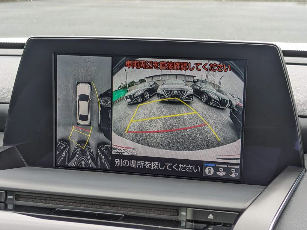 パノラミックビューモニターを装備！上から
車両を見下ろしたような映像をナビ画面に表
示できます。車両前後左右に搭載した４つの
カメラ映像を継ぎ目なく合成！目視では見え
ない部分もリアルタイムで見れます。