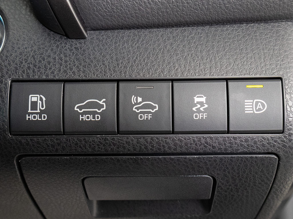 ★使いやすさや安全性を追求したステアリン
グ周り！高級車ゆえにスイッチ類が多いのも
特徴ですね！考え尽くされた配置ですぐに使
いこなす事が出来ますのでご安心下さい！是
非、体感してみて下さい！！