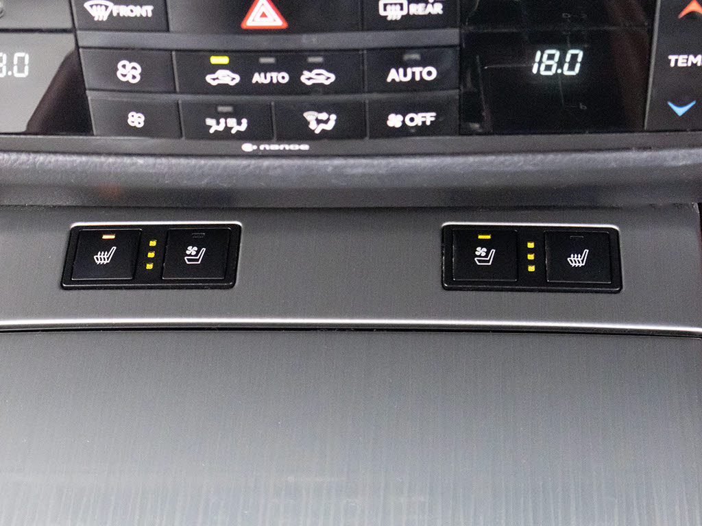 エアシート＆シートヒーターを完備しており
ますのでオールシーズン快適にご乗車頂けま
す。