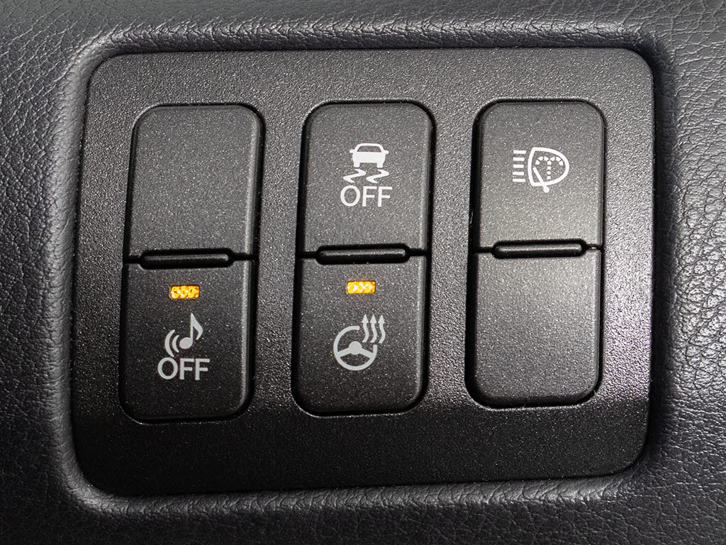 ★使いやすさや安全性を追求したステアリン
グ周り！高級車ゆえにスイッチ類が多いのも
特徴ですね！考え尽くされた配置ですぐに使
いこなす事が出来ますのでご安心下さい！是
非、体感してみて下さい！！