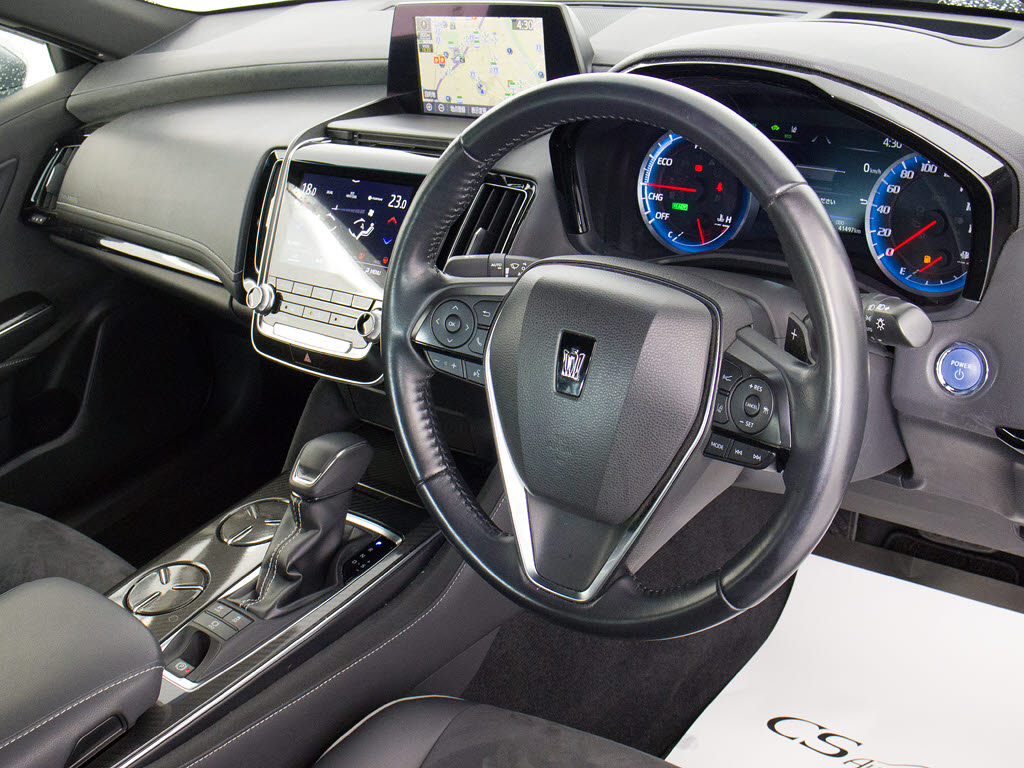 使いやすさや安全性を追求したステアリング
周り！高級車ゆえにスイッチ類が多いのも特
徴ですね！考え尽くされた配置ですぐに使い
こなす事が出来ますのでご安心下さい！是非
、体感してみて下さい！！