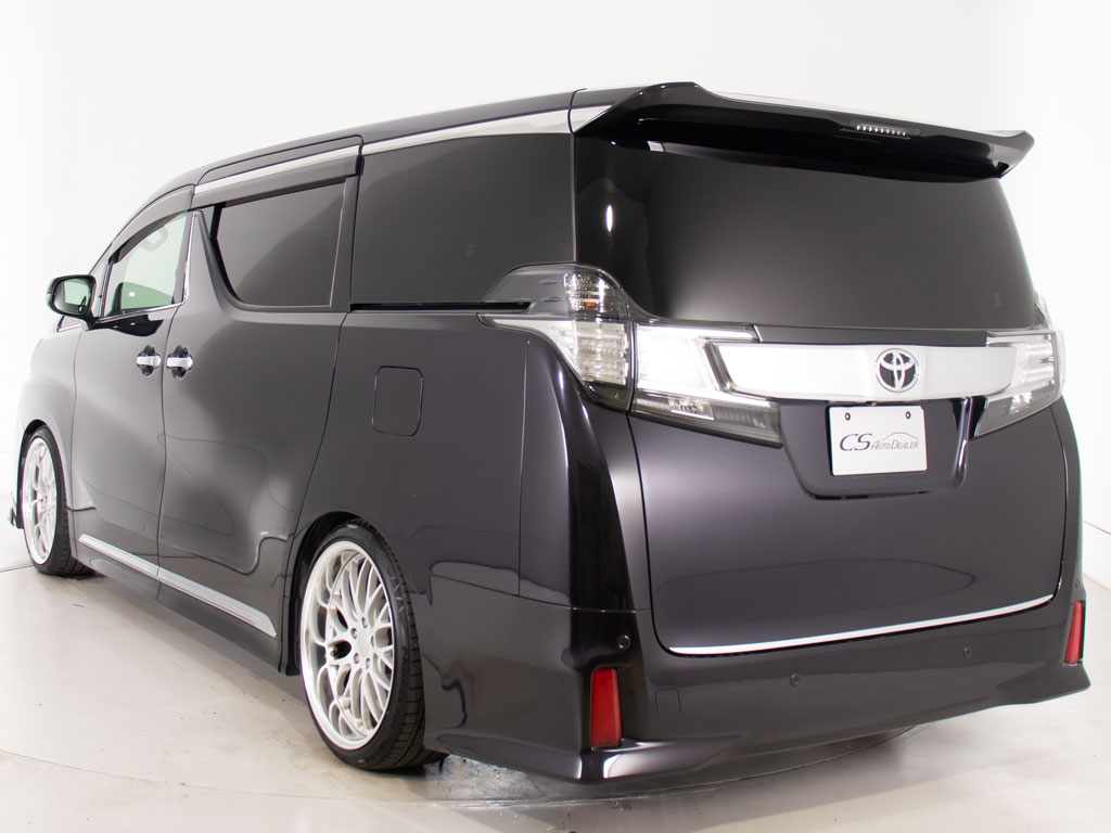 ★展示前点検実施★特殊な機材も用いて、全
車点検を実施しております！