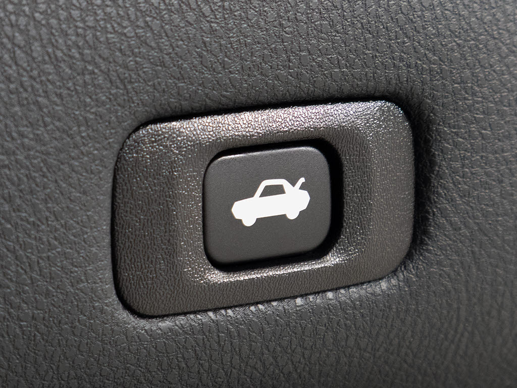 ボタン一つでトランクオープンが可能！車内
から操作できる為、非常に便利な装備の一つ
となります！