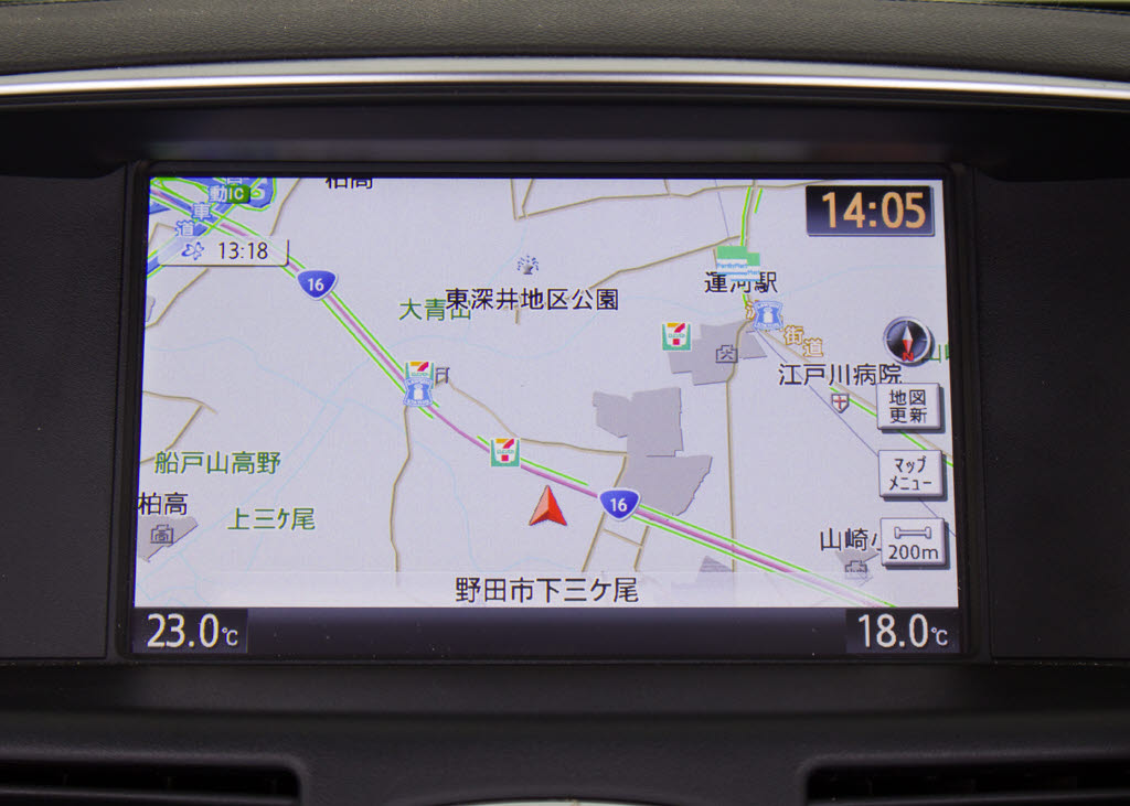 機能満載の純正ＨＤＤナビは高精細に加え音
楽の録音機能ミュージックサーバー機能でい
つでもお好きな音楽が聴けます。