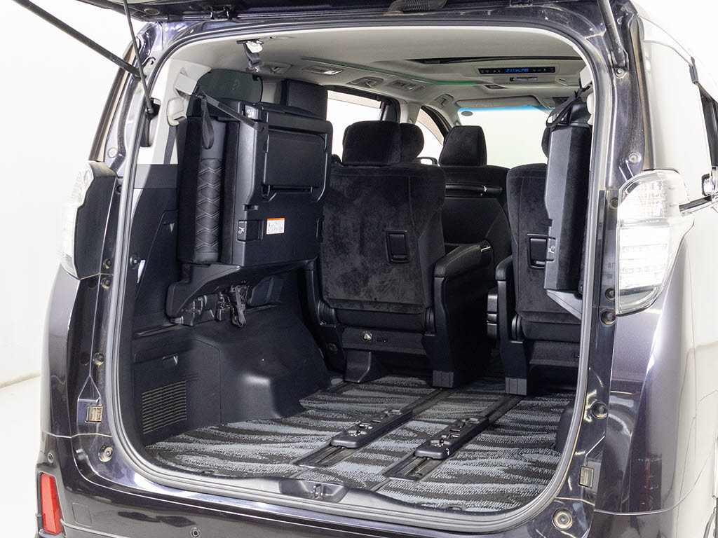 シートアレンジも自在です！！７人乗車から
大きな荷物まで積込みが可能となります！！
お客様の様々な使用用途に合わせてご利用頂
けます！！