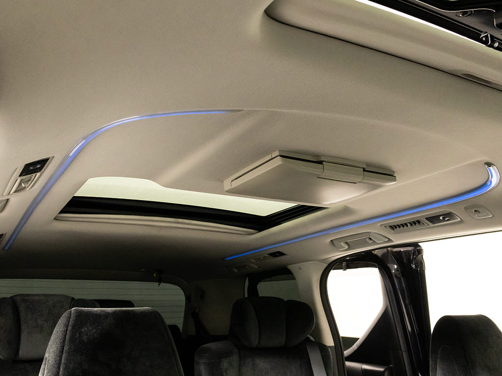 LEDルーフカラーイルミネーションが装備さ
れております！多彩なバリエーションでお好
みの室内空間を演出可能です！