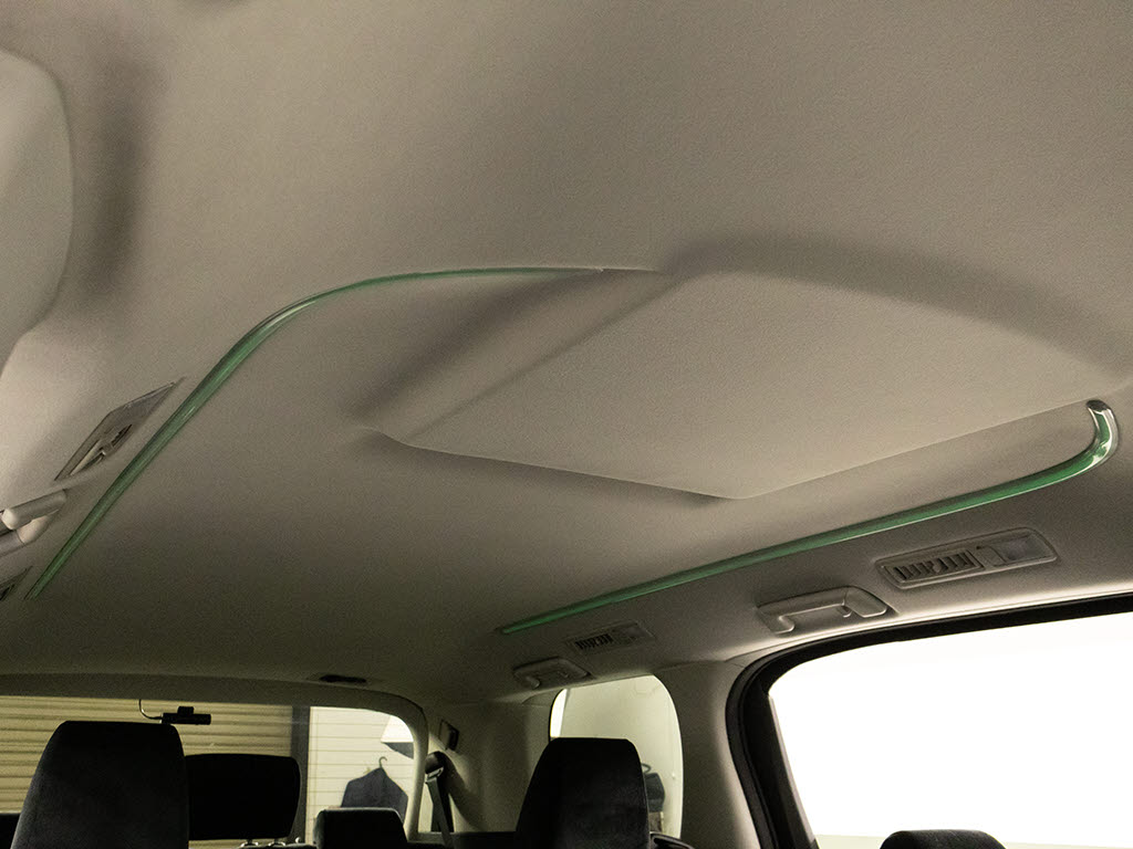 LEDルーフカラーイルミネーションが装備さ
れております！多彩なバリエーションでお好
みの室内空間を演出可能です！