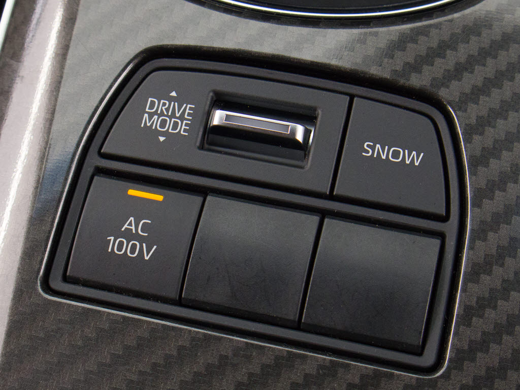 使いやすさや安全性を追求したステアリング
周り！高級車ゆえにスイッチ類が多いのも特
徴ですね！考え尽くされた配置ですぐに使い
こなす事が出来ますのでご安心下さい！是非
、体感してみて下さい！！