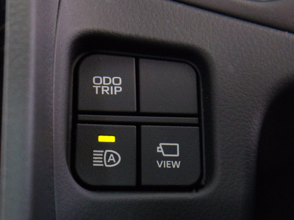 使いやすさや安全性を追求したステアリング
周り！高級車ゆえにスイッチ類が多いのも特
徴ですね！考え尽くされた配置ですぐに使い
こなす事が出来ますのでご安心下さい！是非
、体感してみて下さい！！
