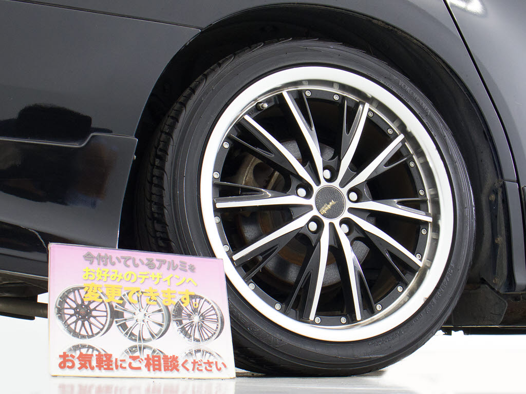 19インチアルミホイール＆ローダウンサスペ
ンション装着車です！