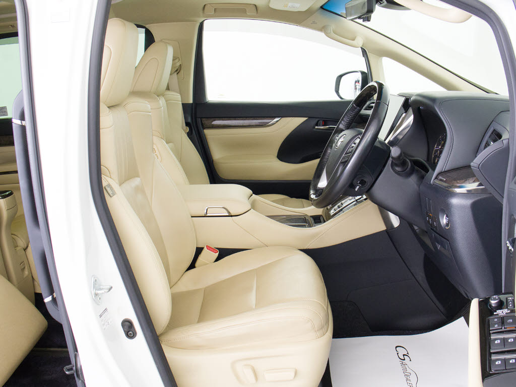 快適エアシート＆シートヒーターを装備して
います！高級車ならではの装備です！シート
が暖まる機能！シートから冷風が出る機能！
どちらも付いています！！寒い冬も、暑い夏
も快適にご乗車頂けます！！