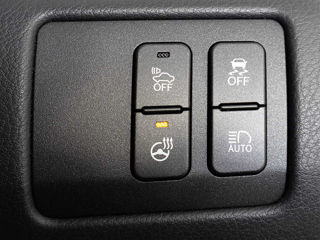 衝突回避支援型プリクラッシュセーフティシ
ステム　前方に出現した障害物に対し警報を
発し、ドライバーに警告。同時にブレーキア
シストにより衝突回避と速度を軽減します。