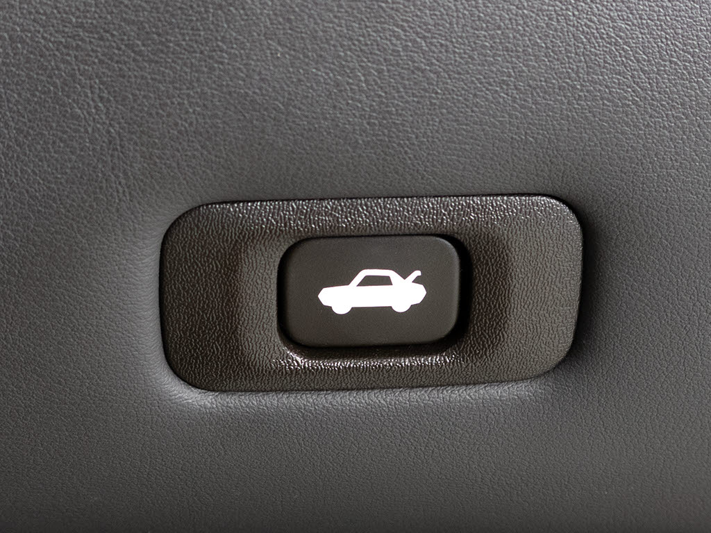 ボタン一つでトランクオープンが可能！車内
から操作できる為、非常に便利な装備の一つ
となります！