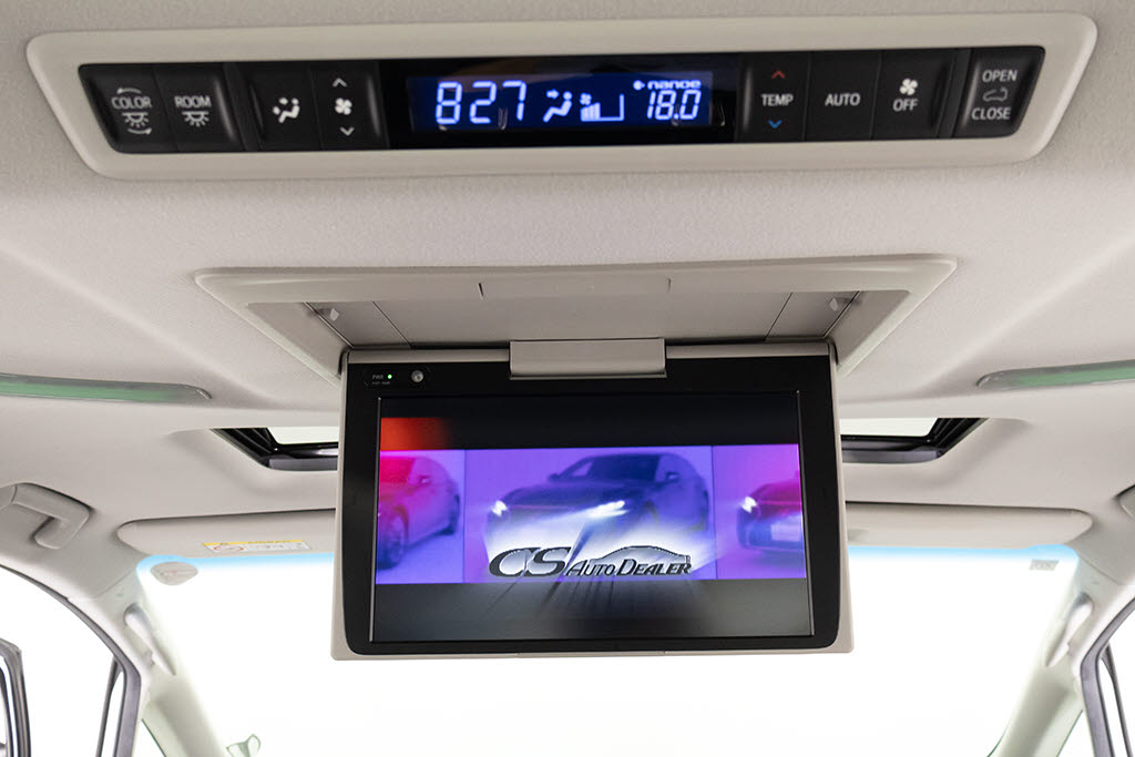 後席フリップダウンモニター装備！後席の方
も一緒にご覧になれます！ドライブも大勢で
楽しく行けますね！