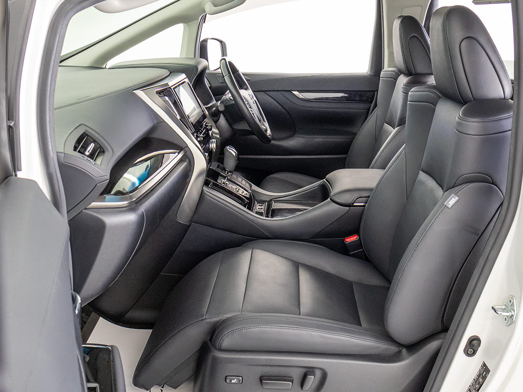快適エアシート＆シートヒーターを装備して
います！高級車ならではの装備です！シート
が暖まる機能！シートから冷風が出る機能！
どちらも付いています！！寒い冬も、暑い夏
も快適にご乗車頂けます！！