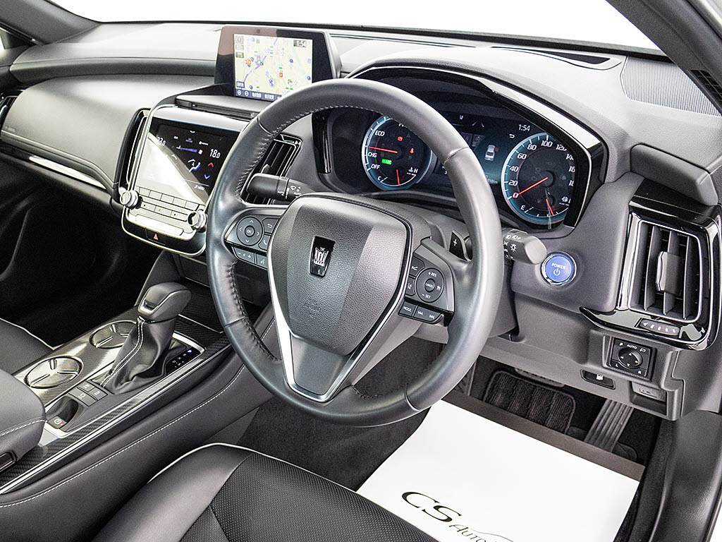 使いやすさや安全性を追求したステアリング
周り！高級車ゆえにスイッチ類が多いのも特
徴ですね！考え尽くされた配置ですぐに使い
こなす事が出来ますのでご安心下さい！是非
、体感してみて下さい！！