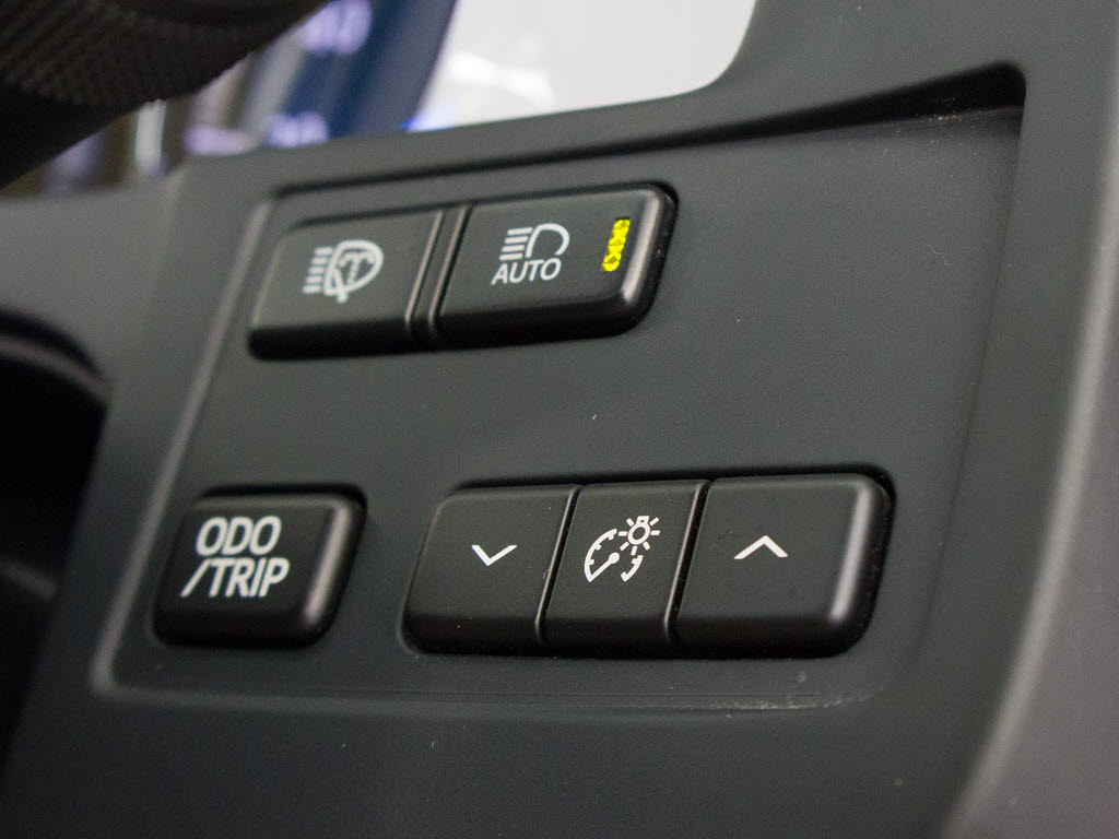 使いやすさや安全性を追求したステアリング
周り！高級車ゆえにスイッチ類が多いのも特
徴ですね！考え尽くされた配置ですぐに使い
こなす事が出来ますのでご安心下さい！是非
、体感してみて下さい！！
