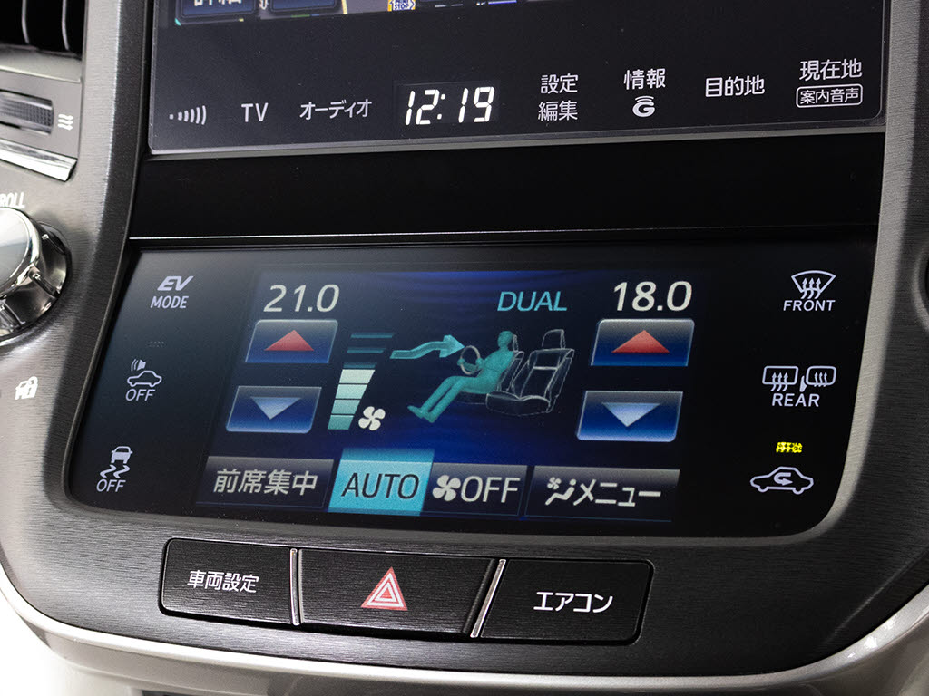 使いやすさや安全性を追求したステアリング
周り！高級車ゆえにスイッチ類が多いのも特
徴ですね！考え尽くされた配置ですぐに使い
こなす事が出来ますのでご安心下さい！是非
、体感してみて下さい！！