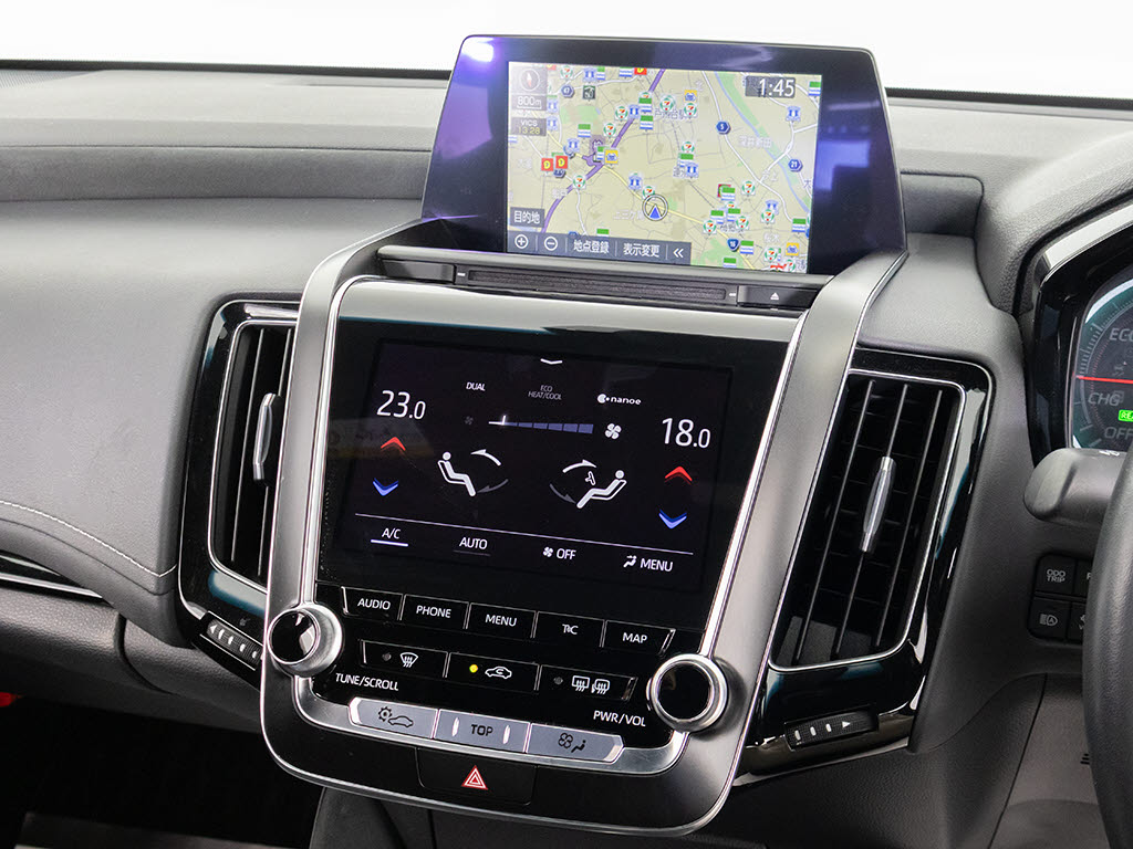 使いやすさや安全性を追求したステアリング
周り！高級車ゆえにスイッチ類が多いのも特
徴ですね！考え尽くされた配置ですぐに使い
こなす事が出来ますのでご安心下さい！是非
、体感してみて下さい！！