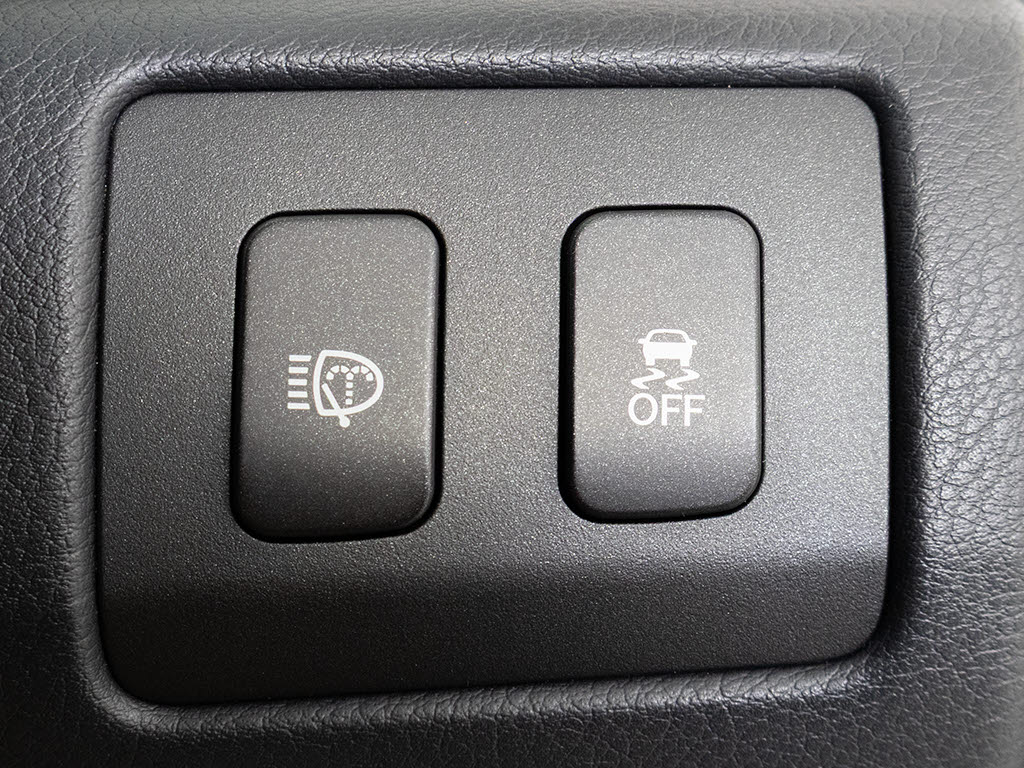 ★使いやすさや安全性を追求したステアリン
グ周り！高級車ゆえにスイッチ類が多いのも
特徴ですね！考え尽くされた配置ですぐに使
いこなす事が出来ますのでご安心下さい！是
非、体感してみて下さい！！