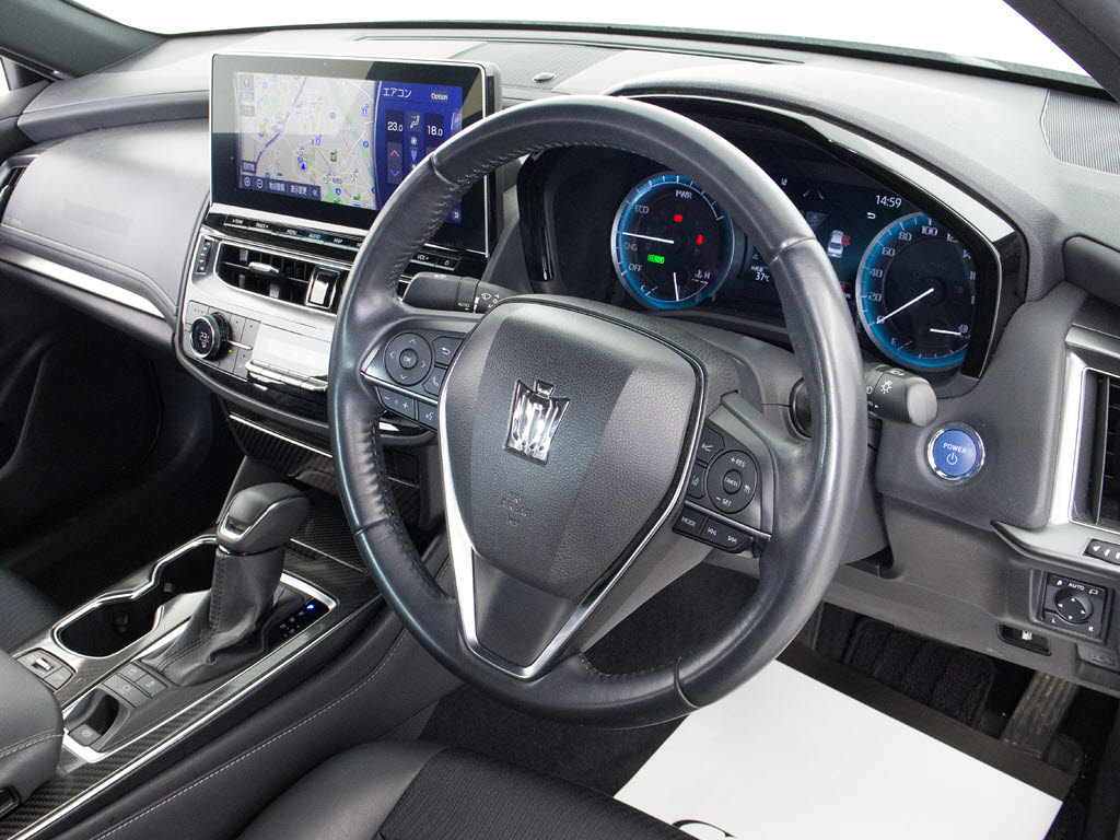 使いやすさや安全性を追求したステアリング
周り！高級車ゆえにスイッチ類が多いのも特
徴ですね！考え尽くされた配置ですぐに使い
こなす事が出来ますのでご安心下さい！是非
、体感してみて下さい！！