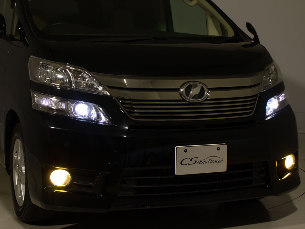 ★HIDヘッドライト★明るさ、視認性抜群！
LEDへの換装もお任せください！