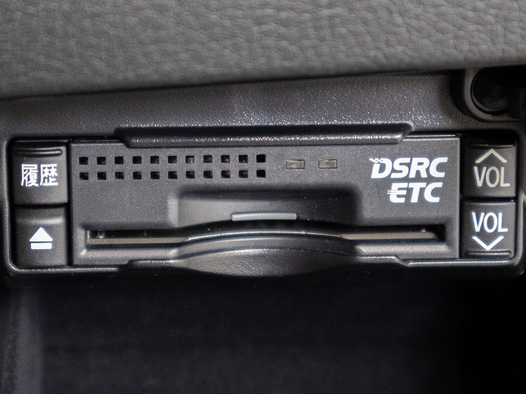★使いやすさや安全性を追求したステアリン
グ周り！高級車ゆえにスイッチ類が多いのも
特徴ですね！考え尽くされた配置ですぐに使
いこなす事が出来ますのでご安心下さい！是
非、体感してみて下さい！！