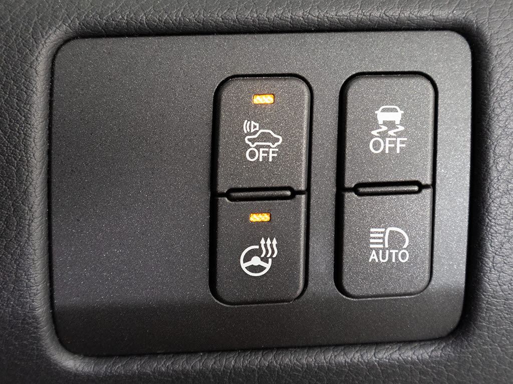 ★使いやすさや安全性を追求したステアリン
グ周り！高級車ゆえにスイッチ類が多いのも
特徴ですね！考え尽くされた配置ですぐに使
いこなす事が出来ますのでご安心下さい！是
非、体感してみて下さい！！
