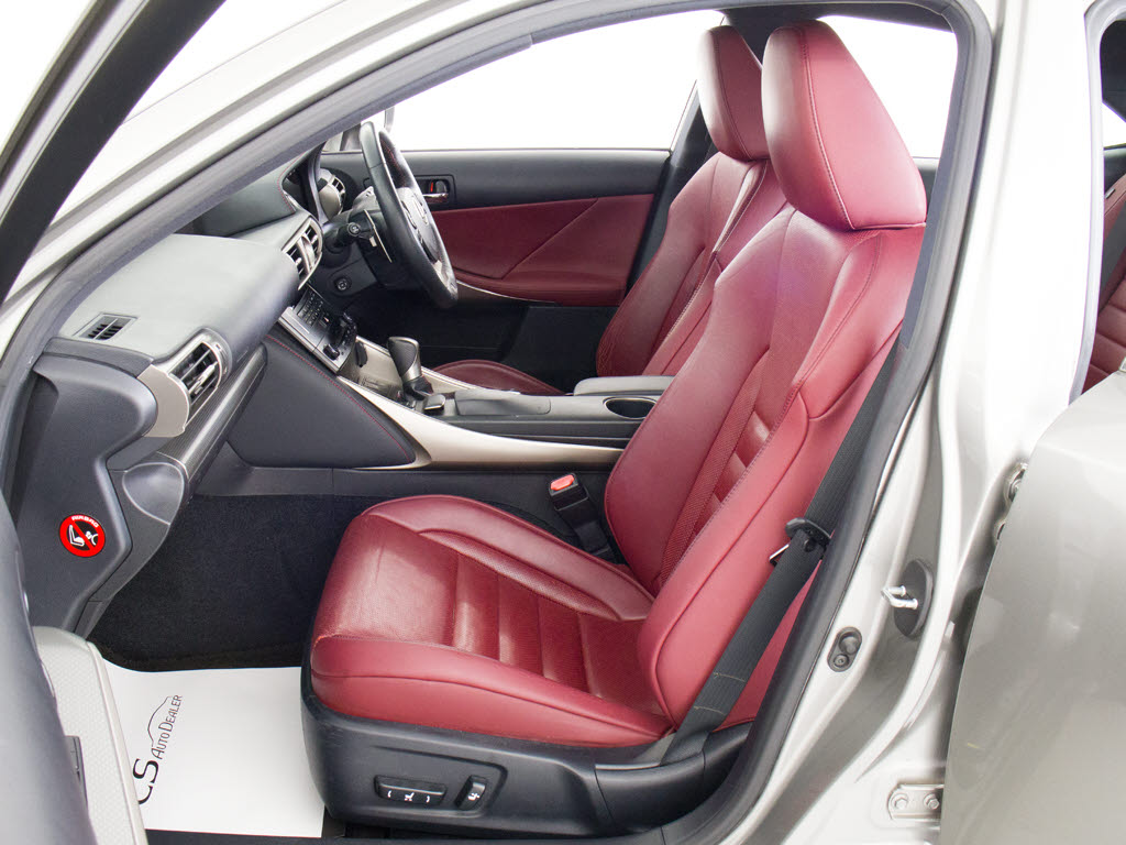 ★快適エアシート＆シートヒーターを装備し
ています！高級車ならではの装備です！シー
トが暖まる機能！シートから冷風が出る機能
！どちらも付いています！！寒い冬も、暑い
夏も快適にご乗車頂けますよ！！