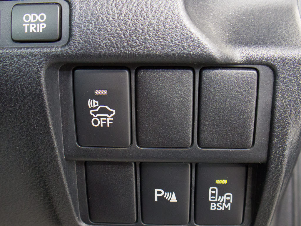 ★使いやすさや安全性を追求したステアリン
グ周り！高級車ゆえにスイッチ類が多いのも
特徴ですね！考え尽くされた配置ですぐに使
いこなす事が出来ますのでご安心下さい！是
非、体感してみて下さい！！