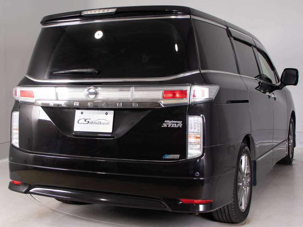 ★純正色★こちらの車両は色替え無しの純正
色となっております！