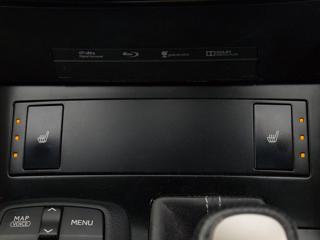 ★快適シートヒーターを装備しています！高
級車ならではの装備です！シートが暖まる機
能！寒い冬も快適にご乗車頂けますよ！！