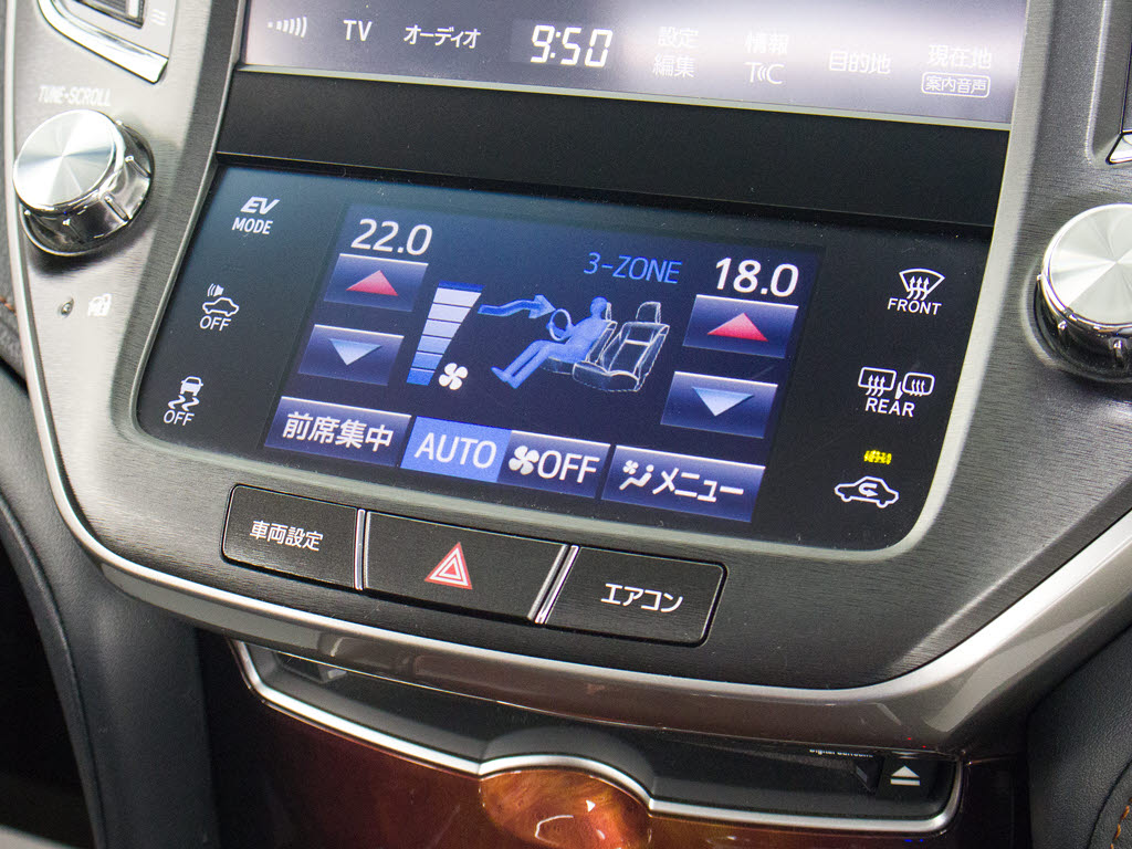 使いやすさや安全性を追求したステアリング
周り！高級車ゆえにスイッチ類が多いのも特
徴ですね！考え尽くされた配置ですぐに使い
こなす事が出来ますのでご安心下さい！是非
、体感してみて下さい！！