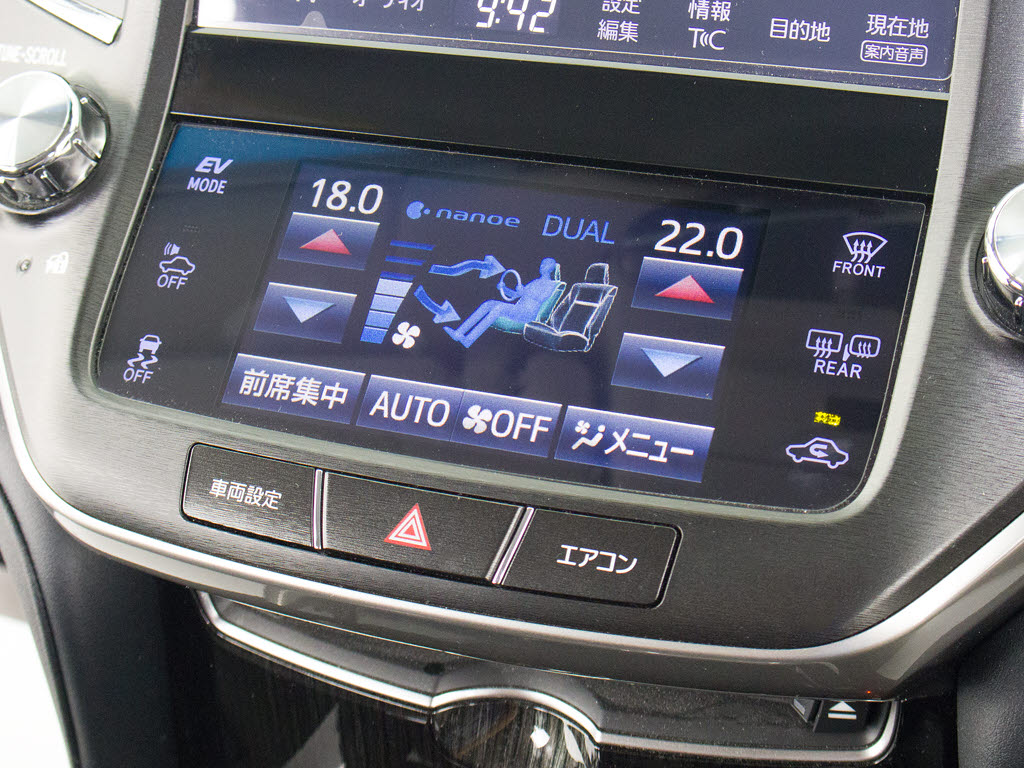 使いやすさや安全性を追求したステアリング
周り！高級車ゆえにスイッチ類が多いのも特
徴ですね！考え尽くされた配置ですぐに使い
こなす事が出来ますのでご安心下さい！是非
、体感してみて下さい！！